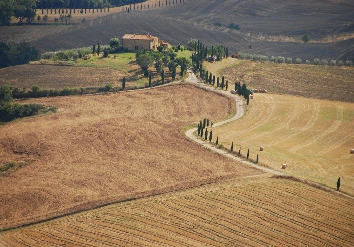 val-dorcia-1778044_1920 res