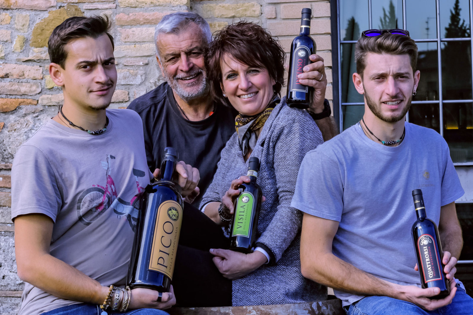 La-Marronaia-Family-smiling